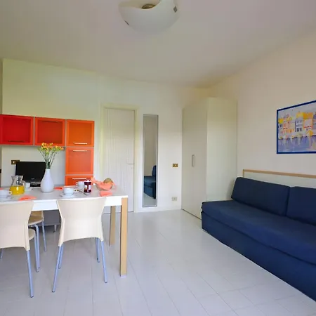 Cozy Flat With Balcony And Pool アパート