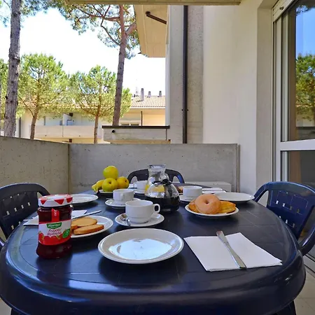 Cozy Flat With Balcony And Pool