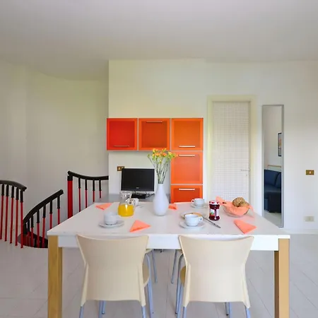 アパート Cozy Flat With Balcony And Pool リニャーノ・サッビアドーロ
