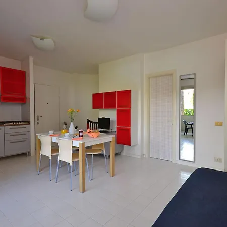 アパート Cozy Flat With Balcony And Pool リニャーノ・サッビアドーロ